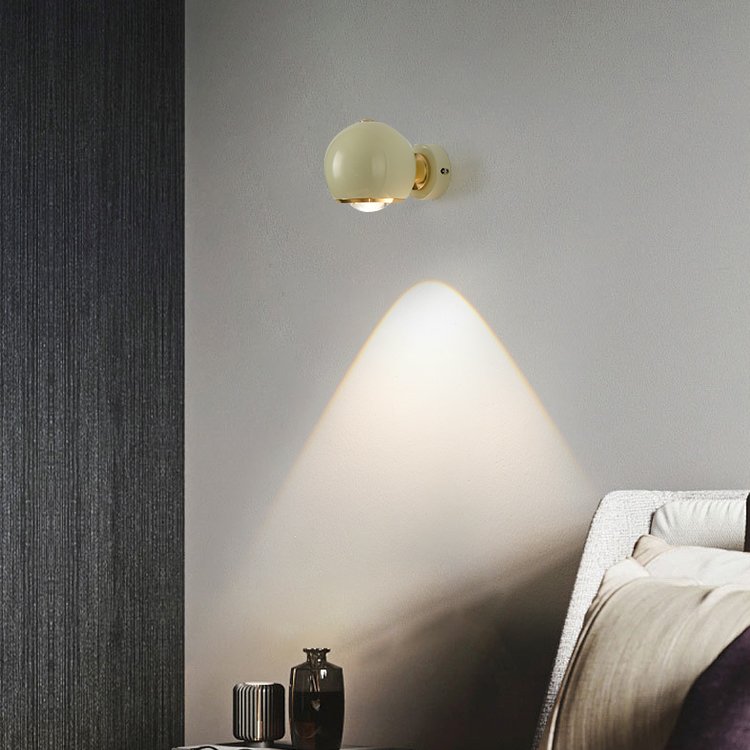 The TAL BERRIER NXT suspension lamp is a lighting The dimmable fixture of the family BERRIER is for indoors and has an IP value of IP20. The bulb is included and has a colour rendering index of CRI 90.